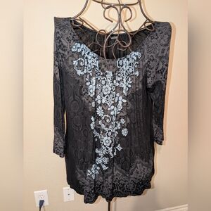 Black and Gray Lace Top with Floral Design and 3/4 length sleeve